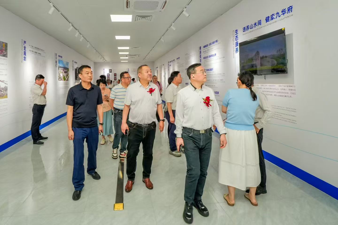 展厅走廊参观